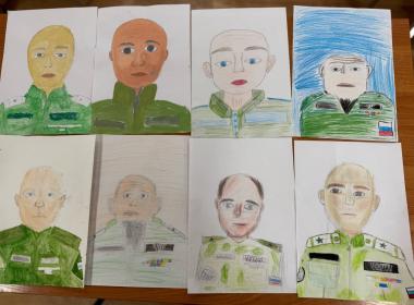 «Портрет героя»: кадеты нарисовали портрет инструктора Центра «ВОИН», участника СВО