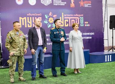 Директор Центра «ВОИН» наградил победителей конкурса «Сила в единстве» в Якутии